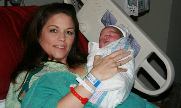 Woman Who Says She S Addicted To Being Pregnant Gives Birth To Her